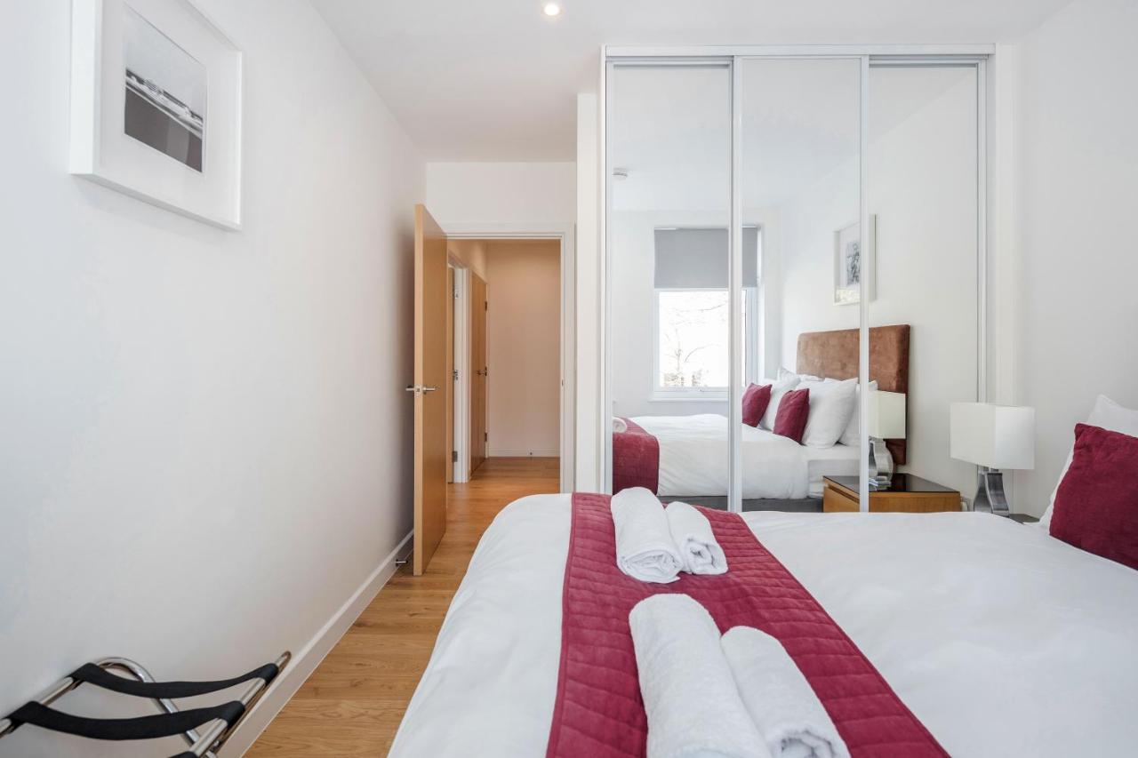 Roomspace Serviced Apartments - Swan House ليذرهيد المظهر الخارجي الصورة